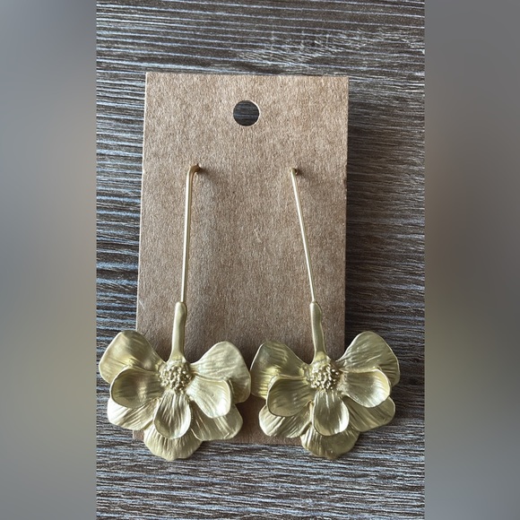 Zara Flower dangle earrings - Picture 3 of 4